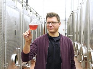 Kellermeister Philipp Kecher von der Lembergerland Kellerei