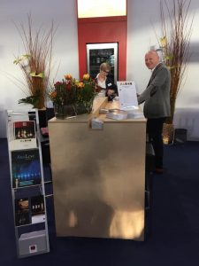 Mitarbeiter der Genossenschaftskellerei Heilbronn am Gemeinschaftsstand der Weinheimat Württemberg auf der Intergastra 2020