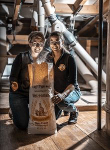 Die Frech Schwestern mit ihrem Albgemacht Mehl der Lichtensteinmühle