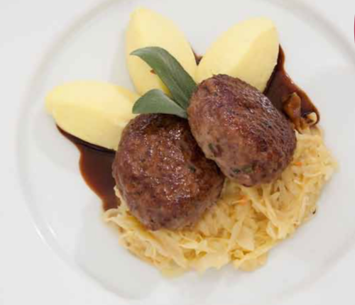Rezept: Weinkraut mit Wildfleisch-Pflanzerl